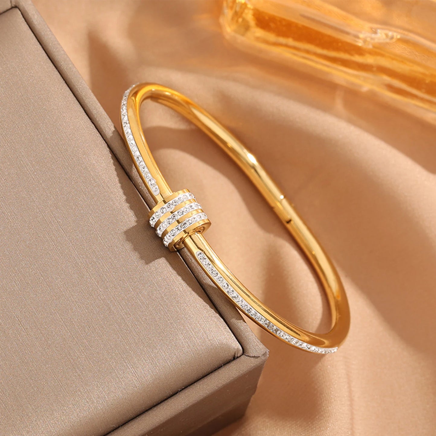 Luxury Gold Bangle – Timeless Elegance