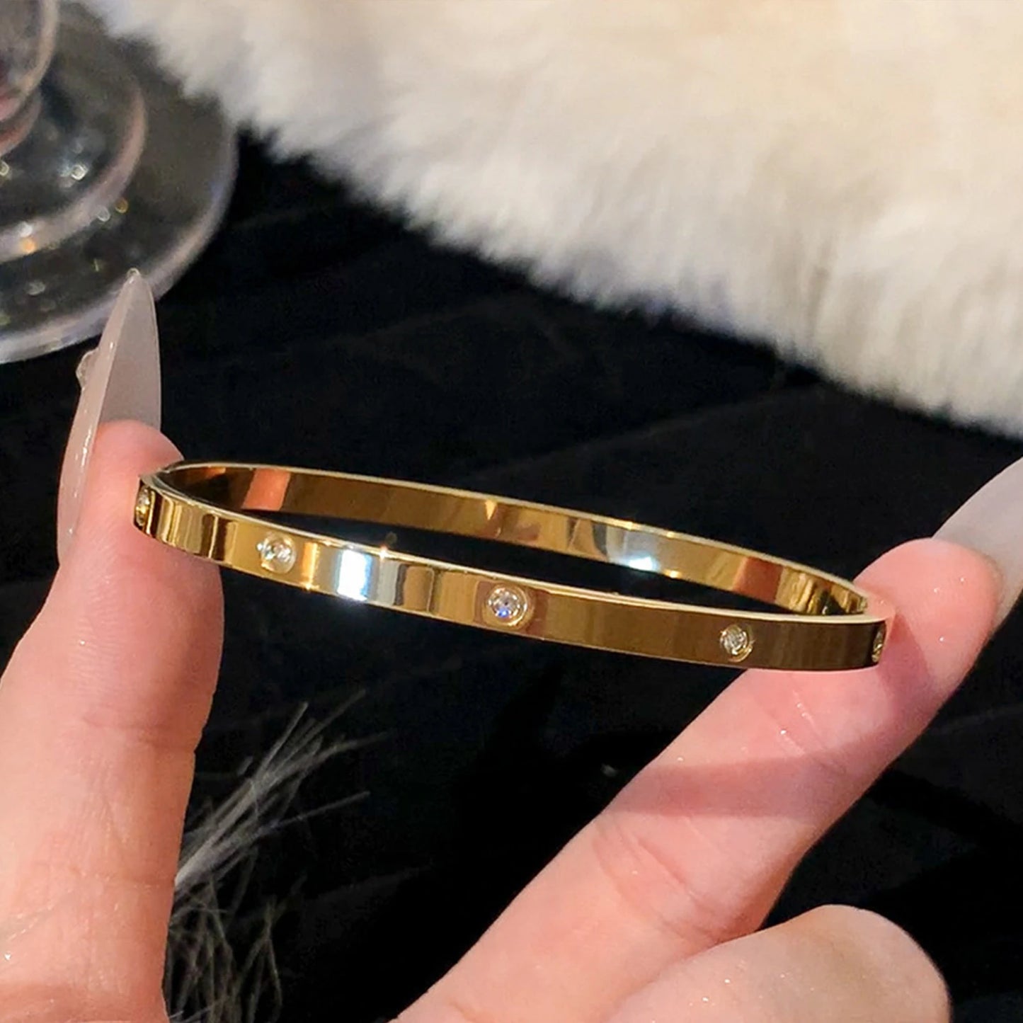 Luxury Gold Bangle – Timeless Elegance