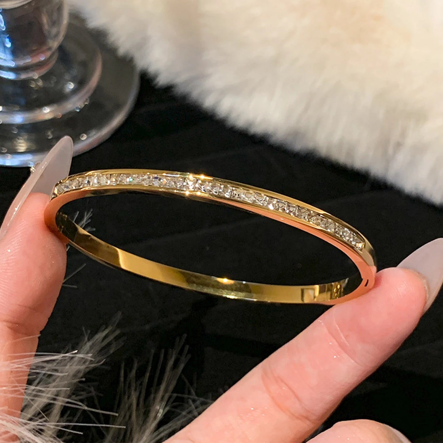 Luxury Gold Bangle – Timeless Elegance