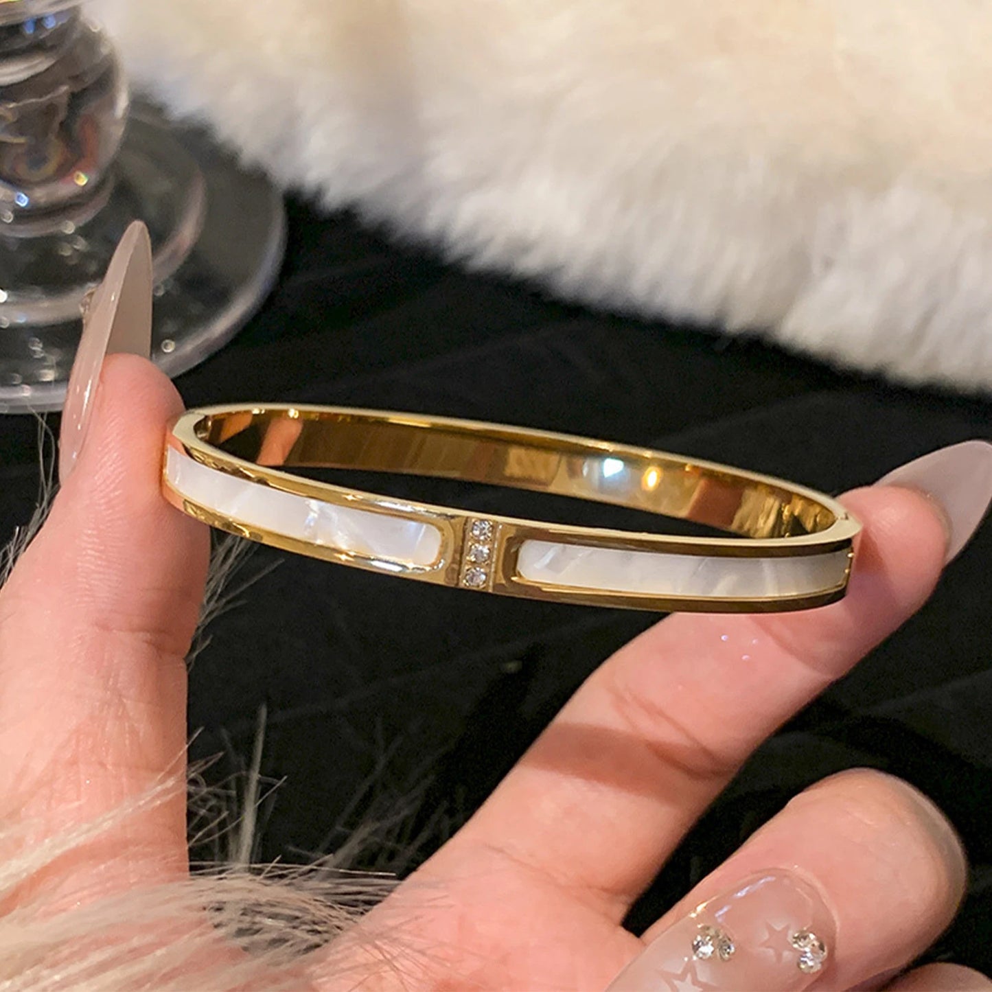 Luxury Gold Bangle – Timeless Elegance