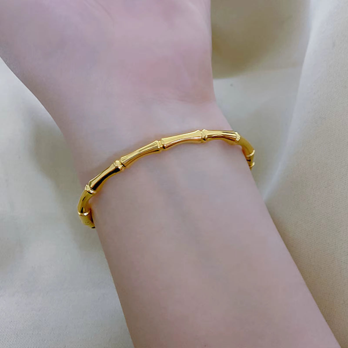 Luxury Gold Bangle – Timeless Elegance – product image 3