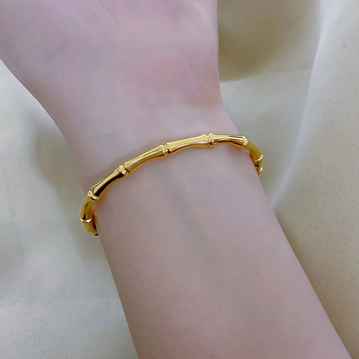 Luxury Gold Bangle – Timeless Elegance