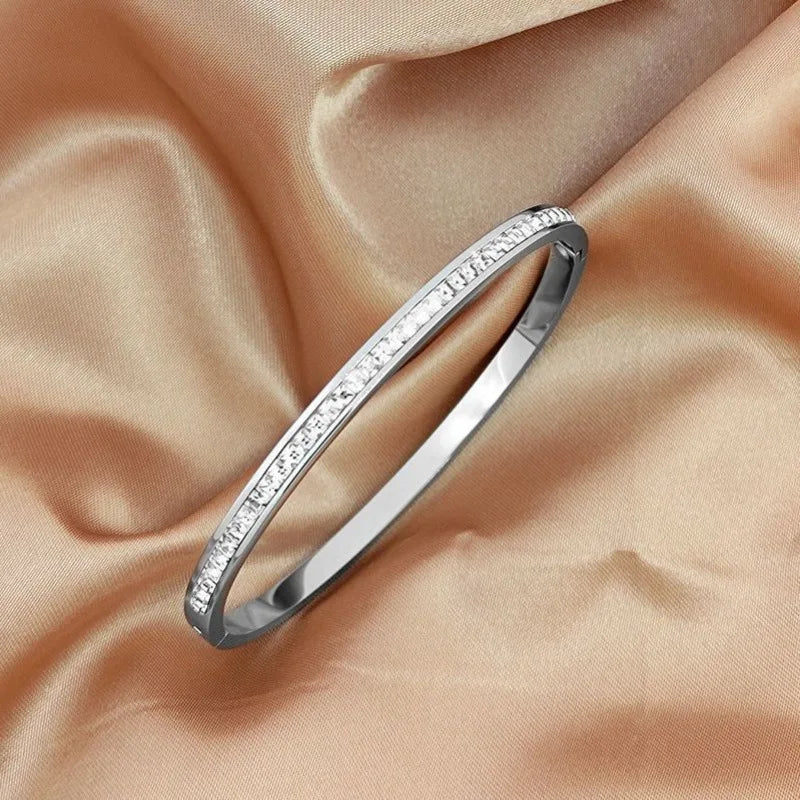 Elegant Gold-Plated Stainless Steel Stacking Bracelet – Women’s Fashion Jewelry