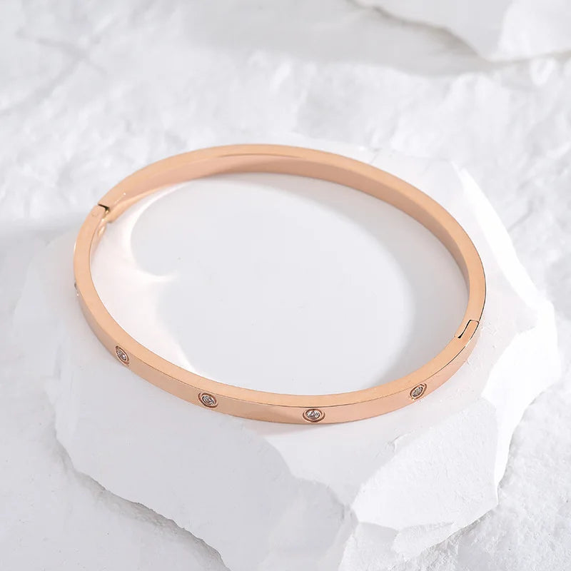 Elegant Gold-Plated Stainless Steel Stacking Bracelet – Women’s Fashion Jewelry