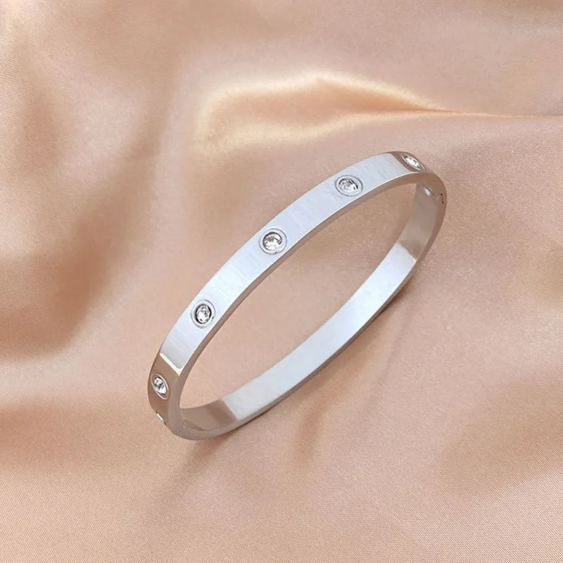 Elegant Gold-Plated Stainless Steel Stacking Bracelet – Women’s Fashion Jewelry