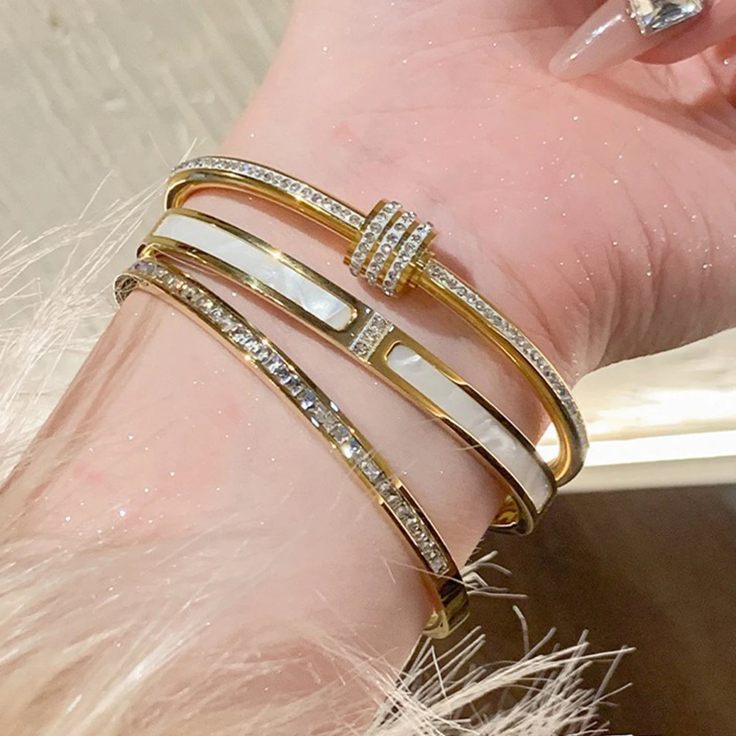 Luxury Gold Bangle – Timeless Elegance
