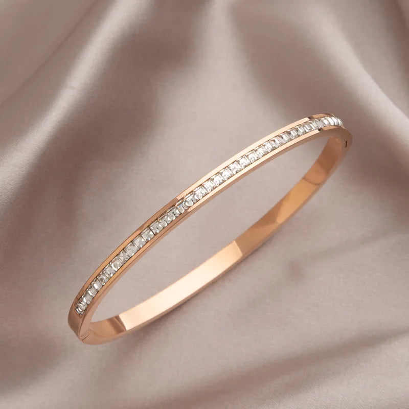 Elegant Gold-Plated Stainless Steel Stacking Bracelet – Women’s Fashion Jewelry