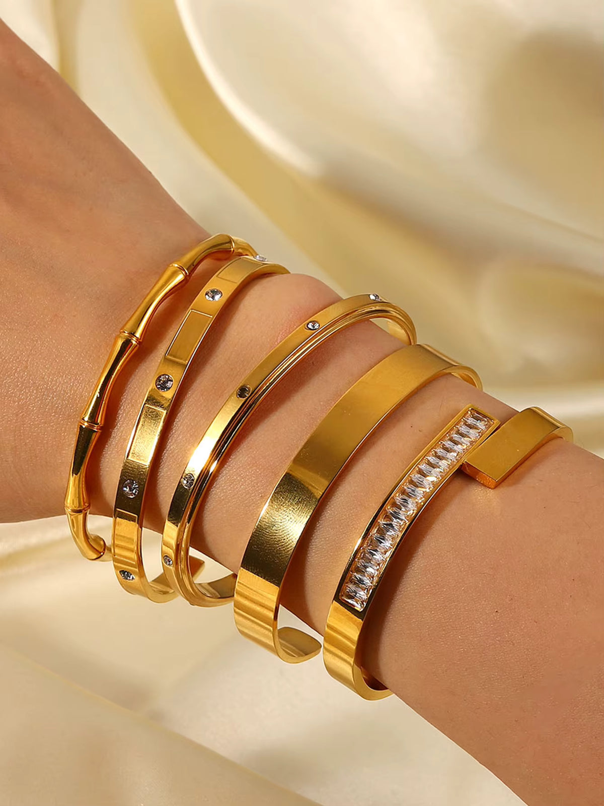 Luxury Gold Bangle – Timeless Elegance – product image 17